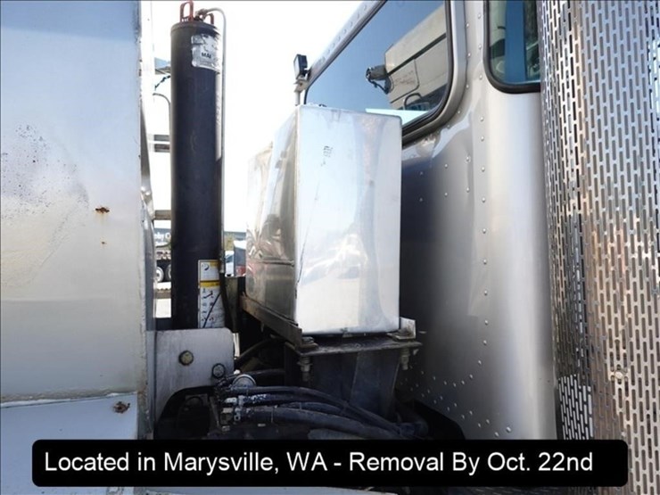 2015-peterbilt-367-image-18
