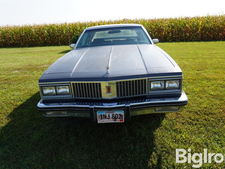 1982-oldsmobile-ninety-eight-4-door-sedan-image-2
