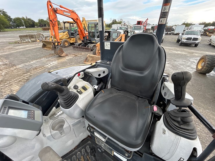 2017-deere-35g-image-17