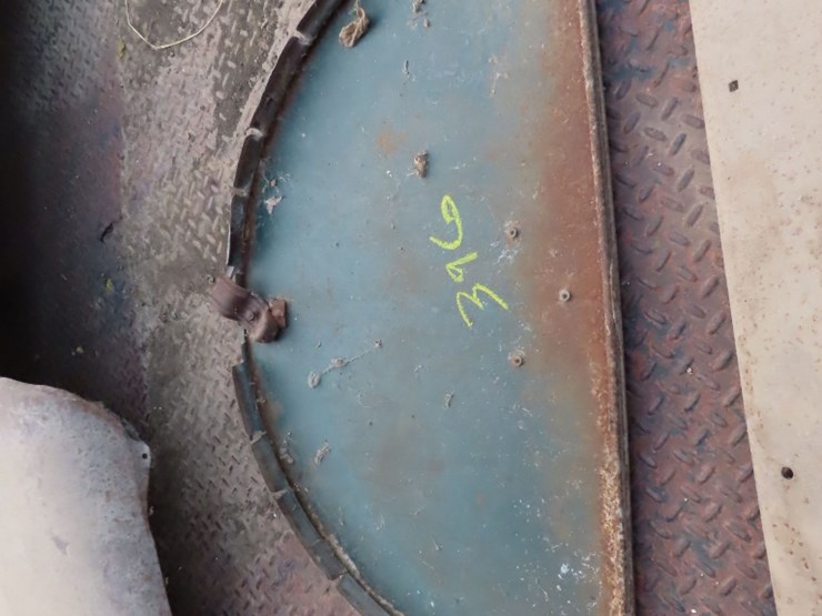 1941-oldsmobile-98-fender-skirts-poss.-image-4