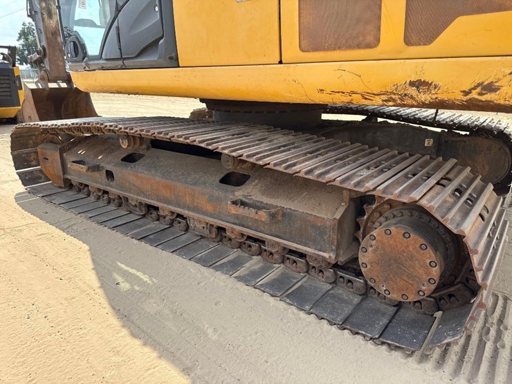 2015-deere-250g-lc-image-41