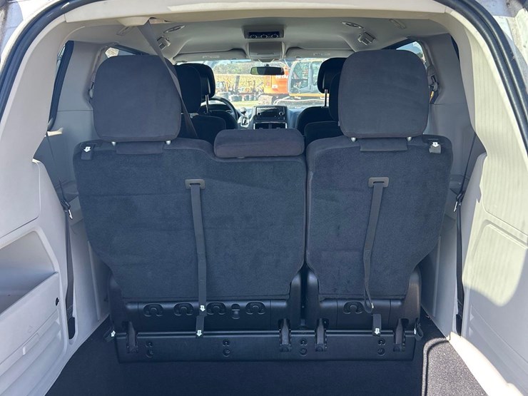 2015-dodge-grand-caravan-image-8