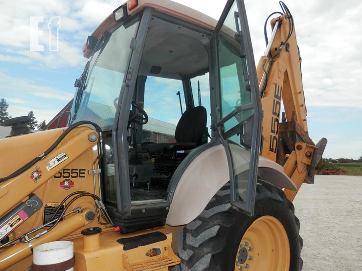 new-holland-555e-image-10