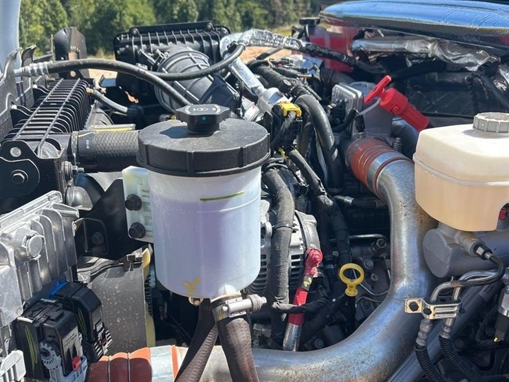 2023-chevrolet-silverado-6500hd-image-50
