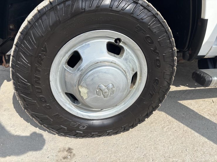 2016-dodge-ram-3500-image-26