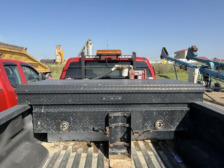 #2114-•-2015-chevrolet-silverado-2500hd-4x4-pickup-truck-image-26