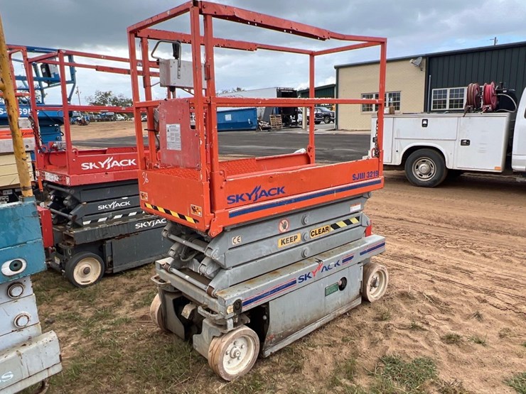 jlg-scissorlift-image-4