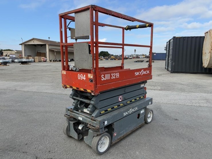 skyjack-sj-3219-scissor-lift-image-1