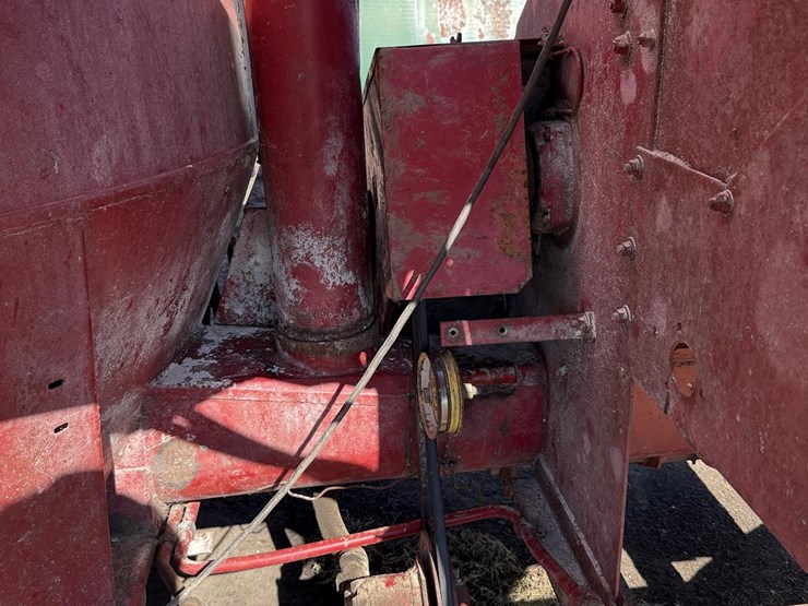 new-holland-358-image-14
