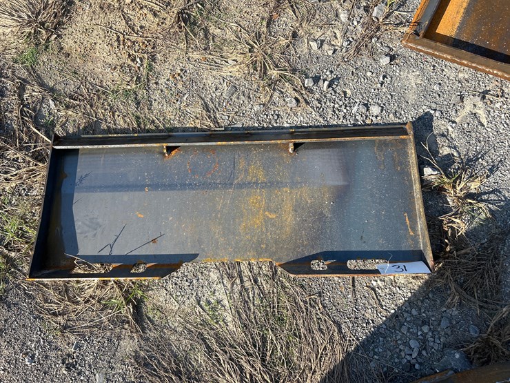 #31-•-(1)-skid-steer-mount-plate-image-1