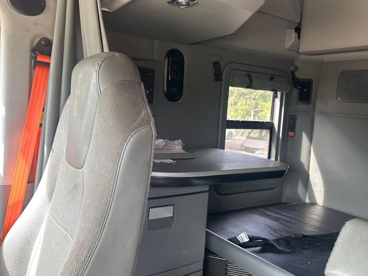 2019-kenworth-t680-image-34