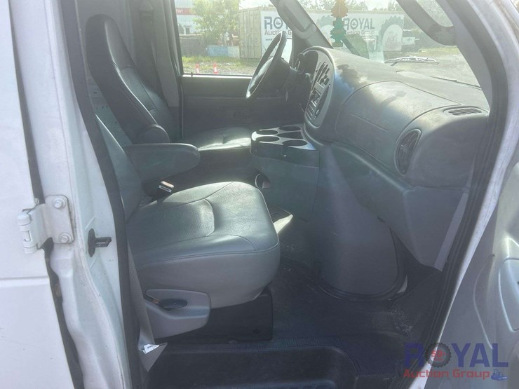 2007-ford-cargo-image-15