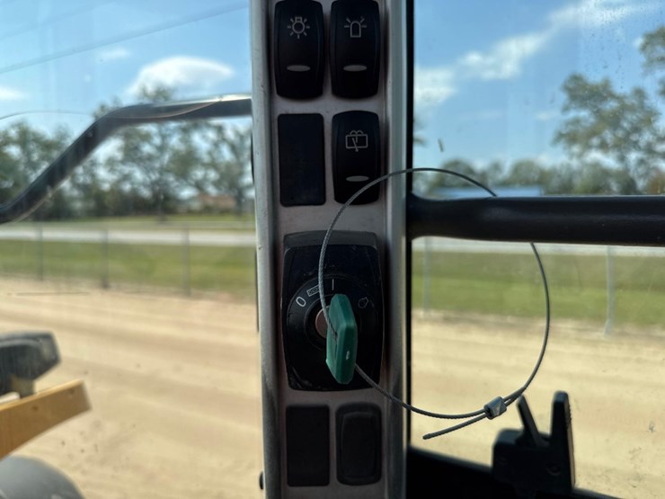 2015-volvo-l90h-image-29