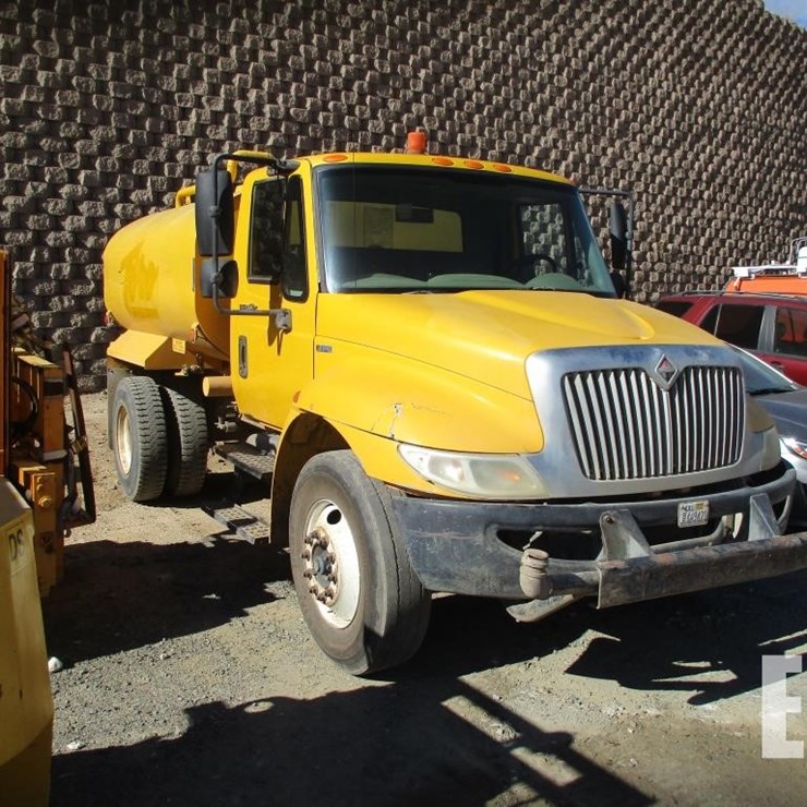 2011 INTERNATIONAL DURASTAR 4300
