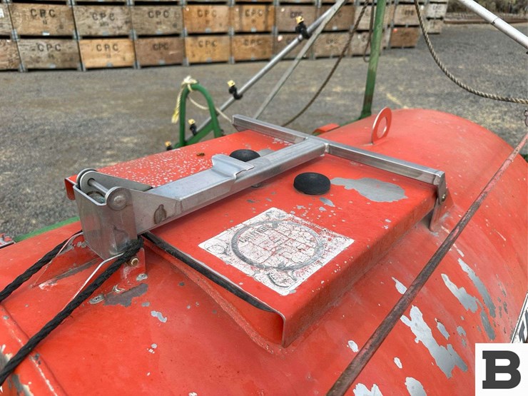 2006-rears-200-gallon-orchard-sprayer-with-spray-booms-image-17