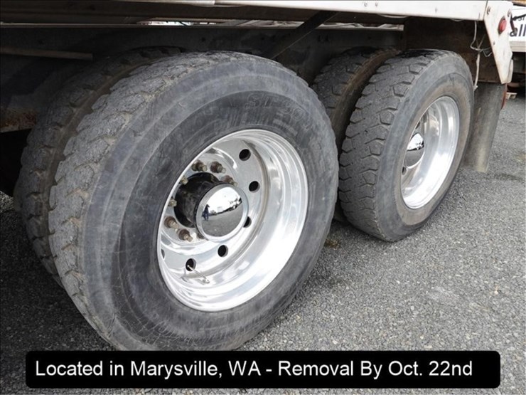 2001-peterbilt-357-image-24