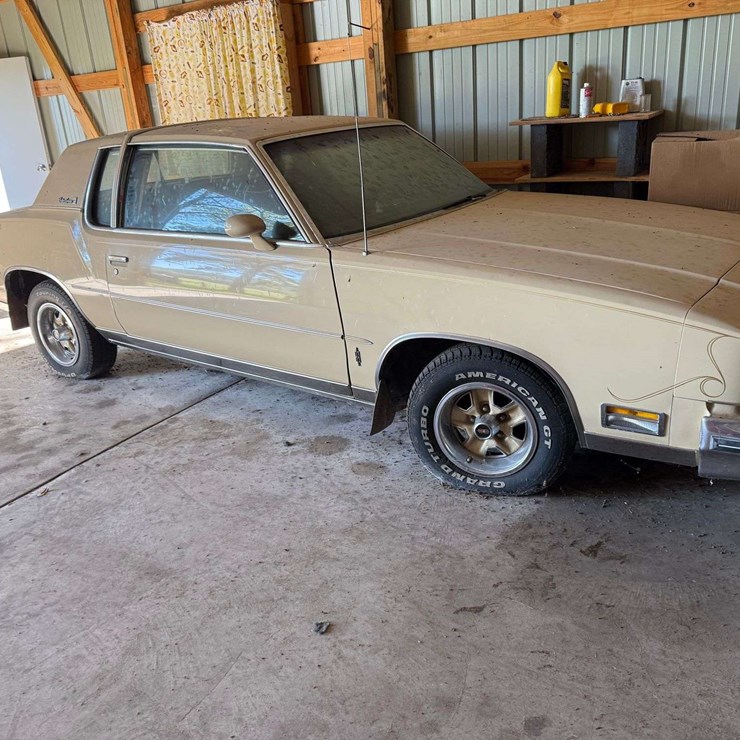 1979 Olds Cutlass Supreme, 2 Door, Sun Roof, Ralley Wheels, 145,000 miles,