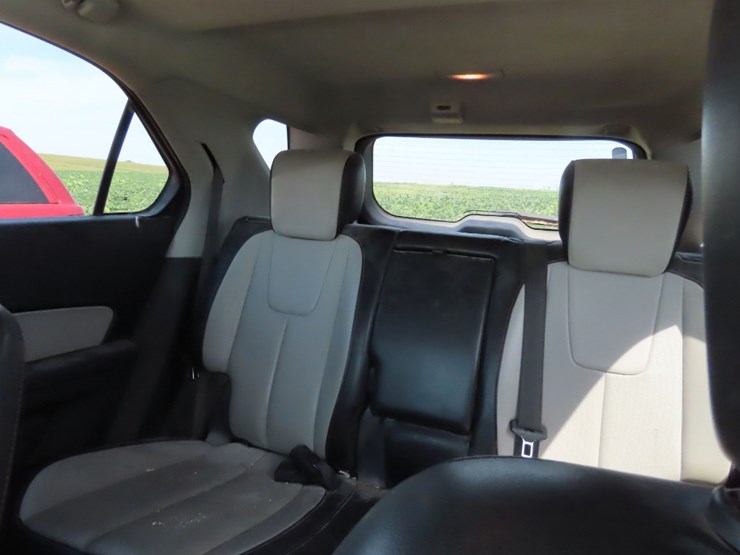 2010-chevrolet-quinox-4dr-image-7