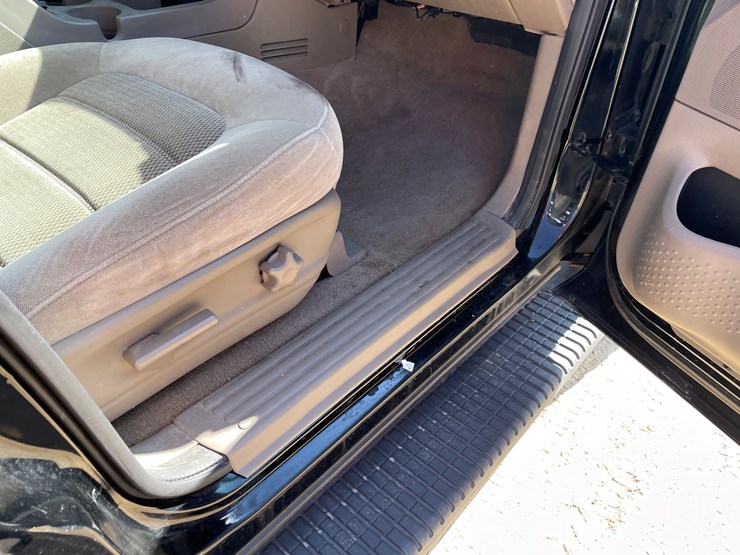 2004-ford-explorer-image-46