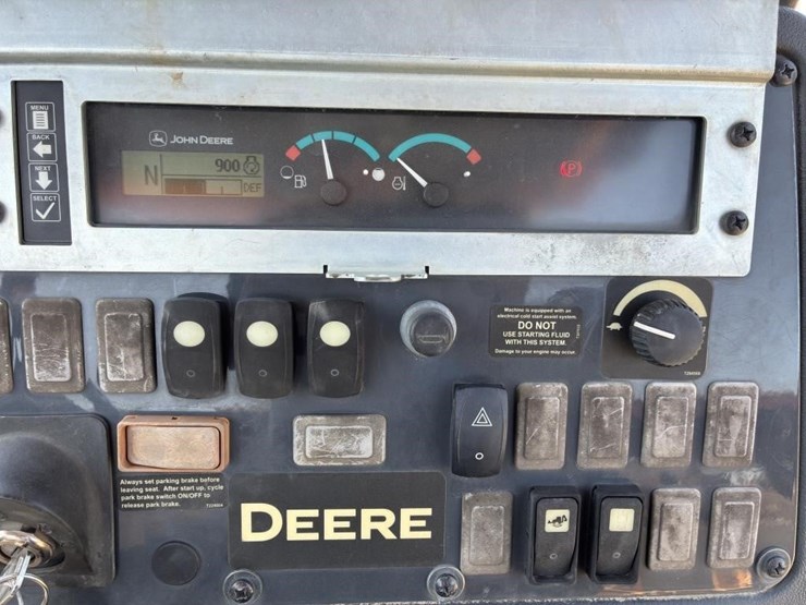 2018-deere-310l-image-24