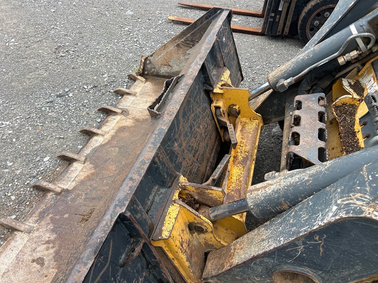 deere-329e-image-9