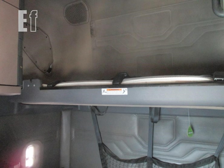 2012-freightliner-cascadia-125-image-14