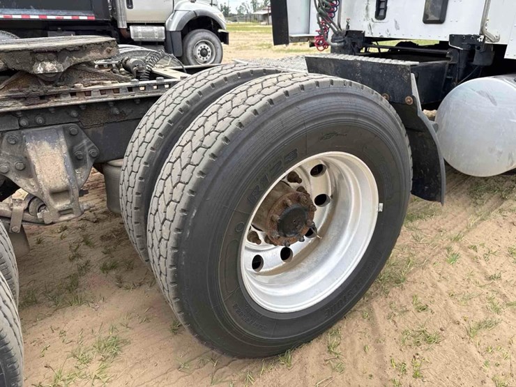2014-kenworth-t680-image-13