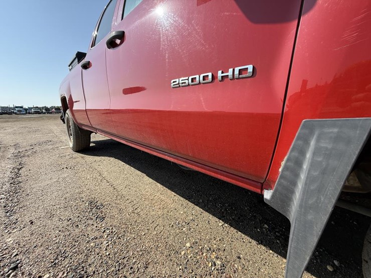 #2114-•-2015-chevrolet-silverado-2500hd-4x4-pickup-truck-image-23