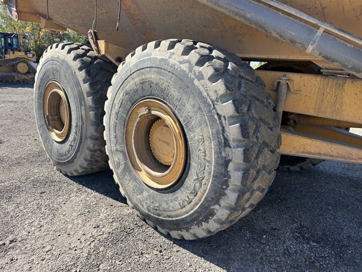 2004-volvo-a40d-image-63