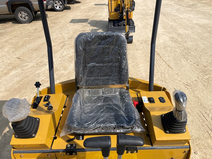 #210-•-new-rt15r-mini-excavator-image-21