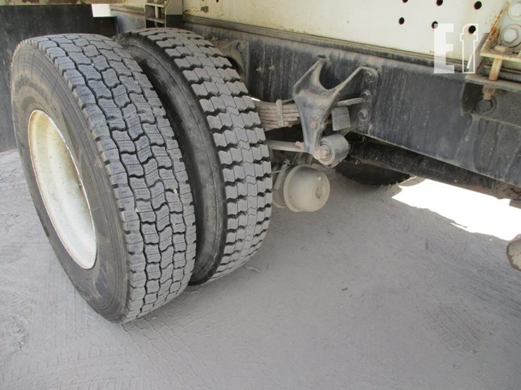2011-ford-f750-xl-image-18