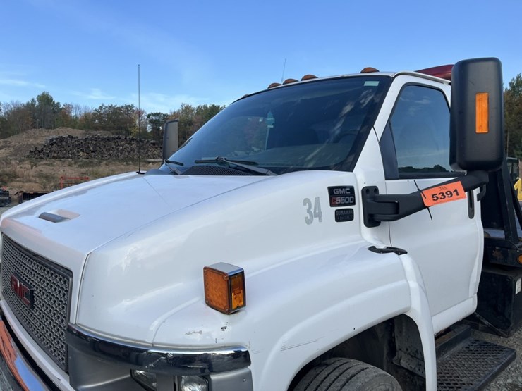 2005-gmc-5500-image-9
