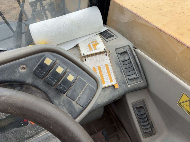 2004-caterpillar-th560b-image-30