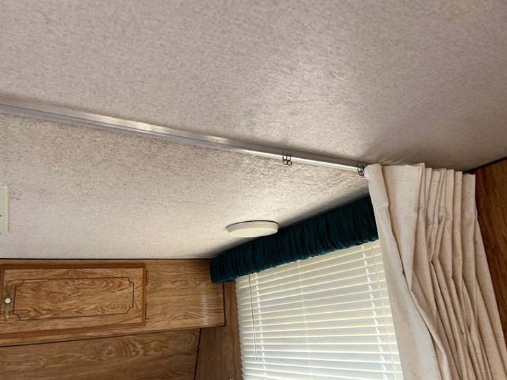 #1900-•-1989-companion-gooseneck-camper-(has-wi-title)-image-74