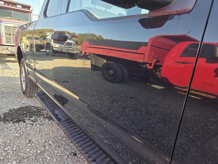 2017-ford-f150-image-15