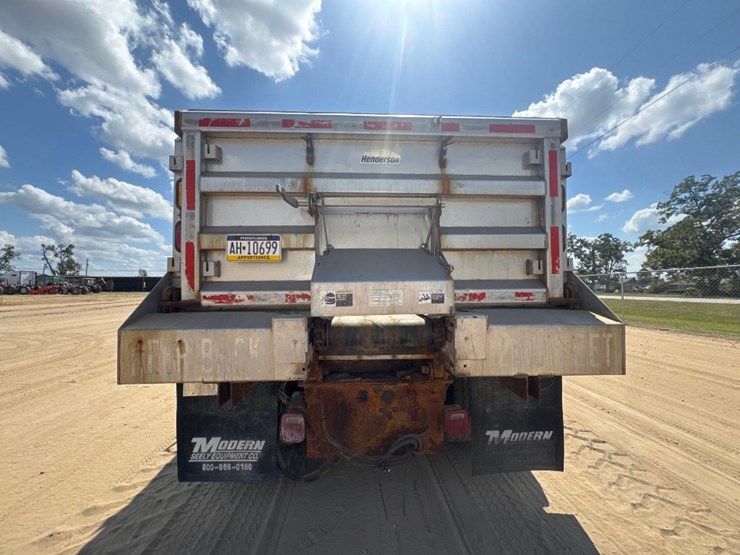2003-freightliner-buisness-class-m2-spreader-trk-image-7