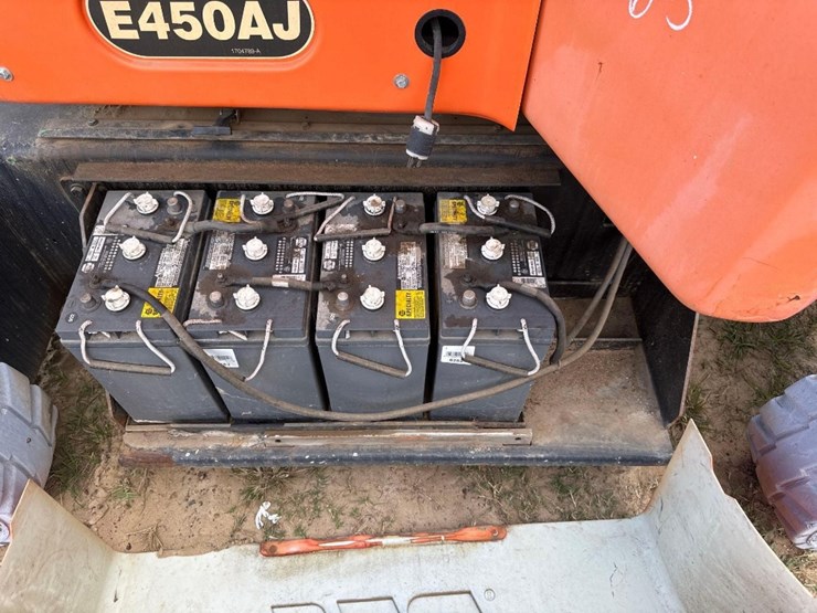 2010-jlg-e450aj-image-19