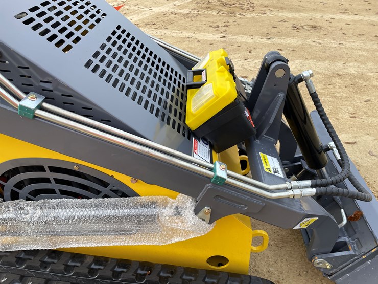 #214-•-new-landhonor-ride-on-skid-steer-loader-image-16