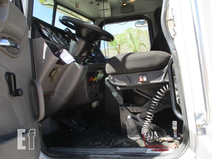 2014-peterbilt-367-image-9