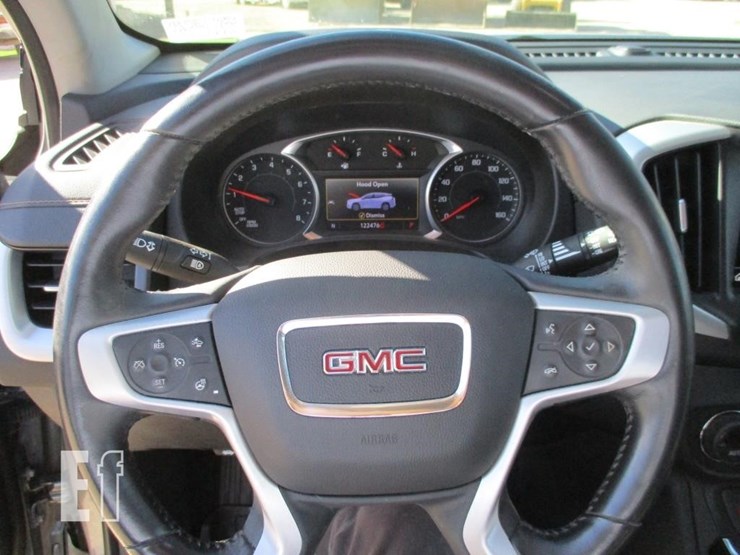2021-gmc-terrain-slt-image-12