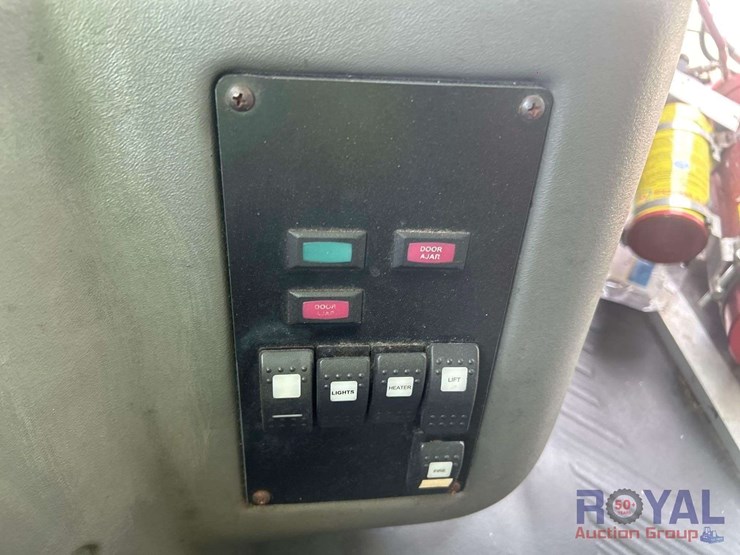 2015-chevrolet-express-4500-image-11