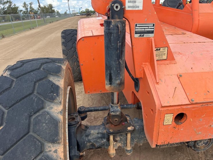 2016-jlg-6036-telescopic-forklift-image-15