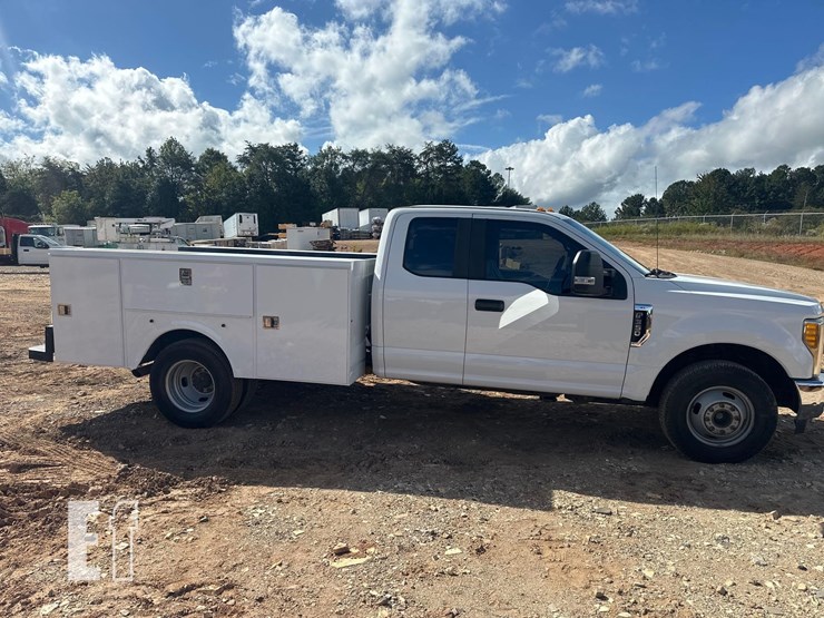 2017-ford-f350-xl-image-3