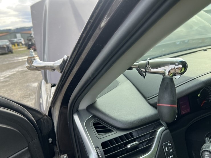 2015-chevrolet-tahoe-image-36