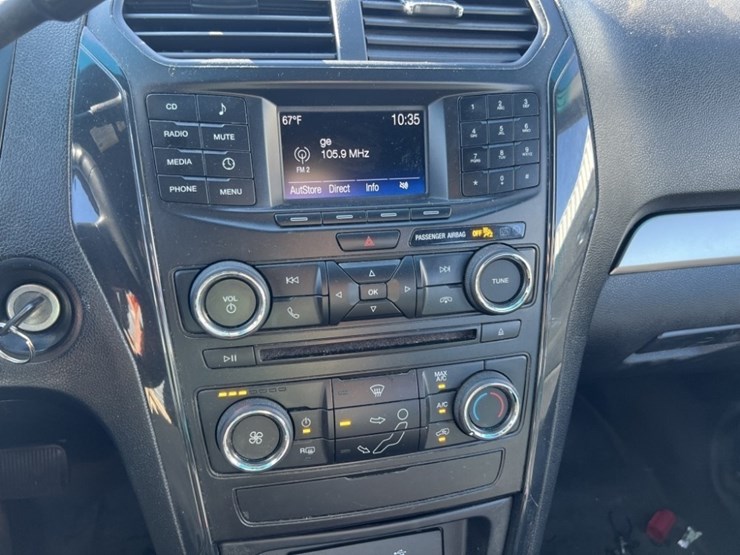 2017-ford-explorer-image-32
