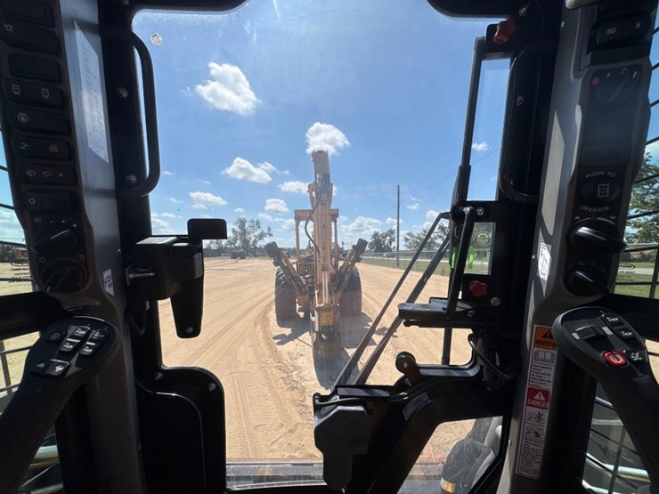 new-holland-c362-image-27