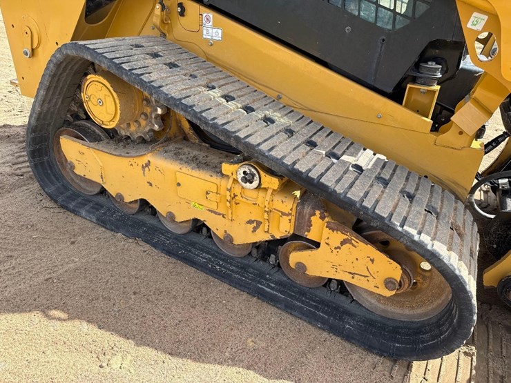 2023-caterpillar-259d3-image-12