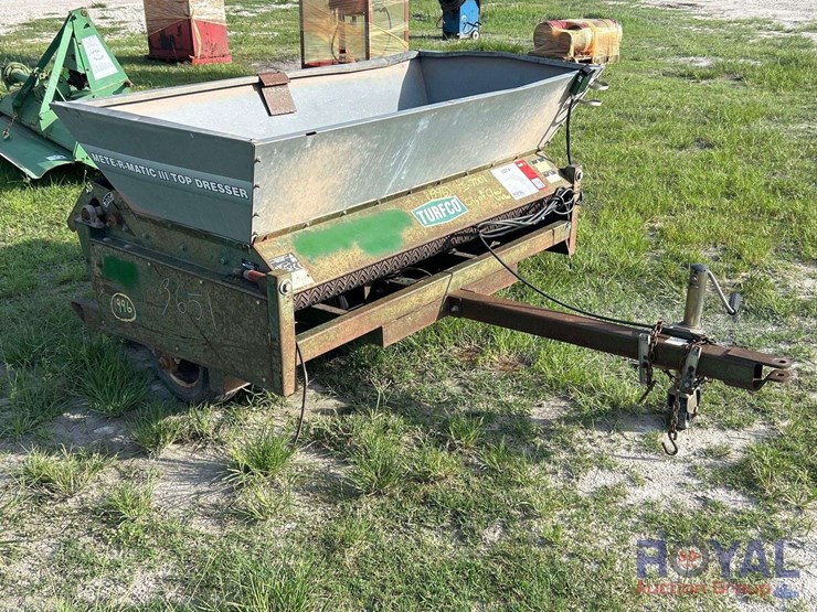 2010-turfco-mete-r-matic-iii-pull-behind-top-dresser-image-2