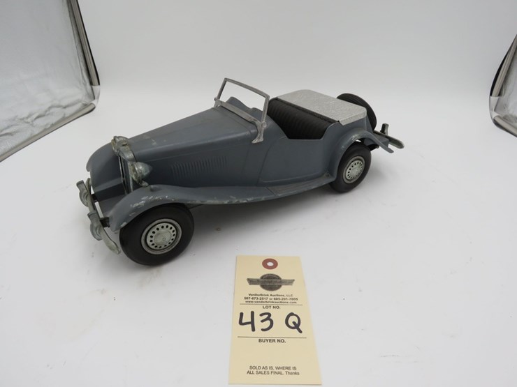 1950's-doepke-model-toys-mg-sports-car-toy-image-2