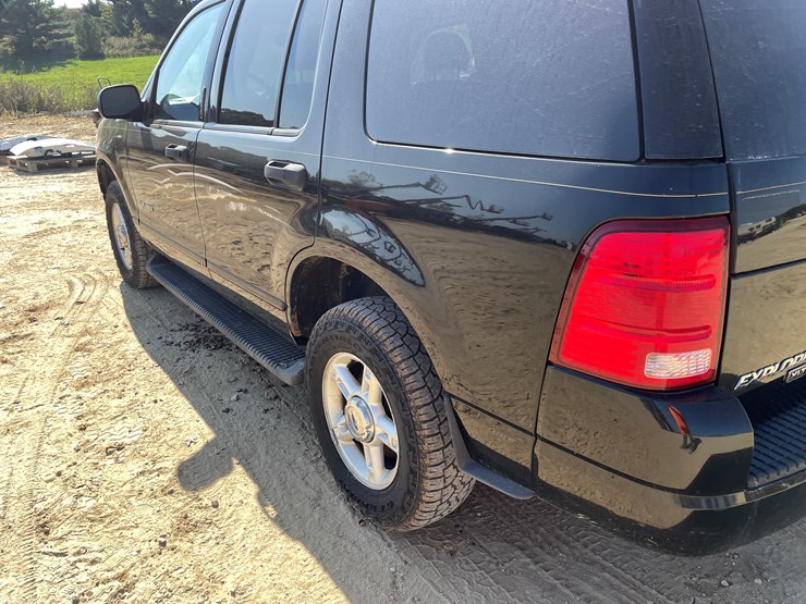 2004-ford-explorer-image-29